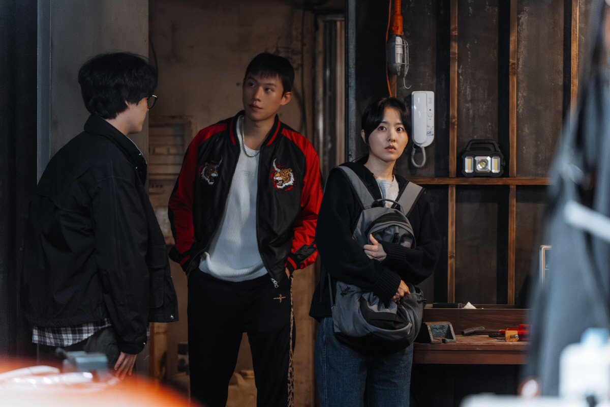 [종합]유부남 정우성은 복귀, 신민아는 재혼 요구…홍콩서 韓연예인 더 난…