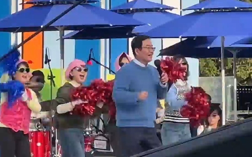 행안부, '광주 북구청장 무대 여성공무원들 백댄서' 경위서 요구(종합)