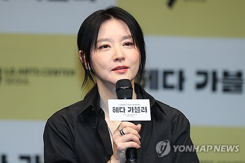 배우 이영애, 태국인 중환자 전남대 수강생에 1천만원 기부