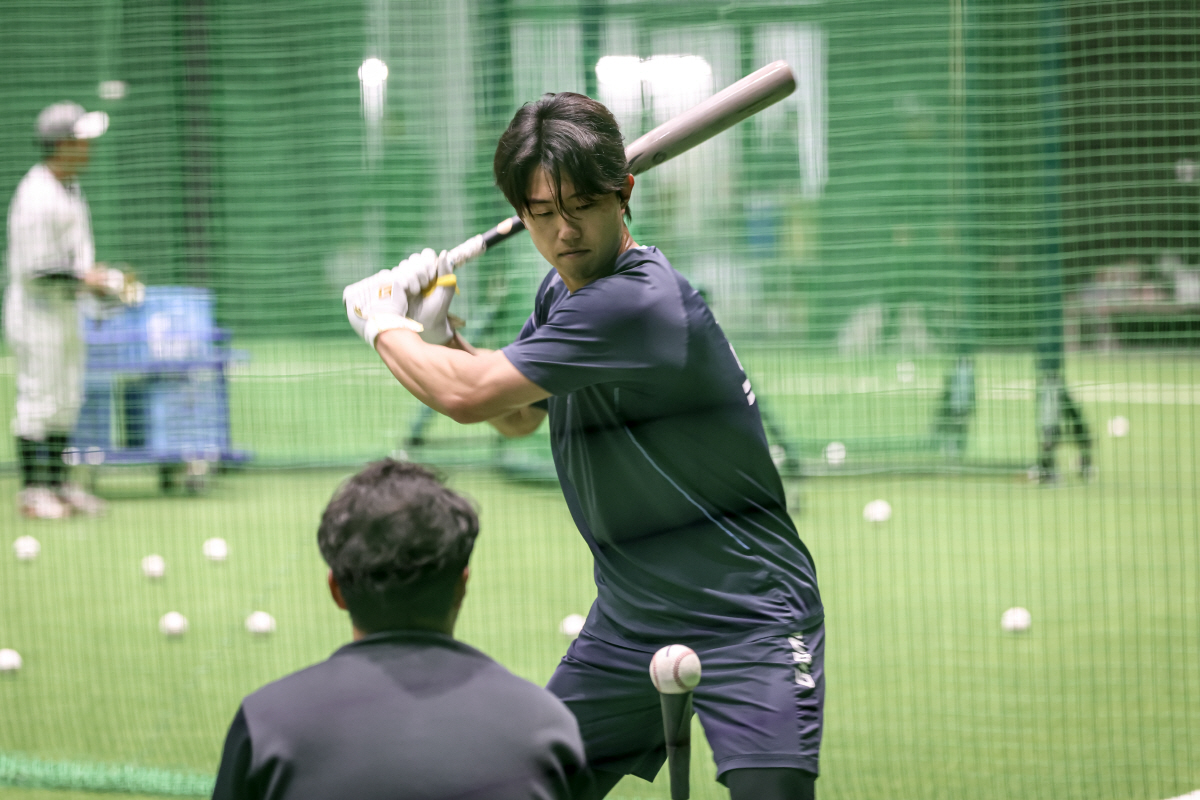 '日롯데에도 99즈 있다' 땀흘리는 전민재에게 물었다 "FA 영입 이야기…