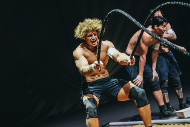 넷플릭스 '피지컬:아시아' 윤성빈도 지치게 한 '배틀로프'…근력·지구력·…