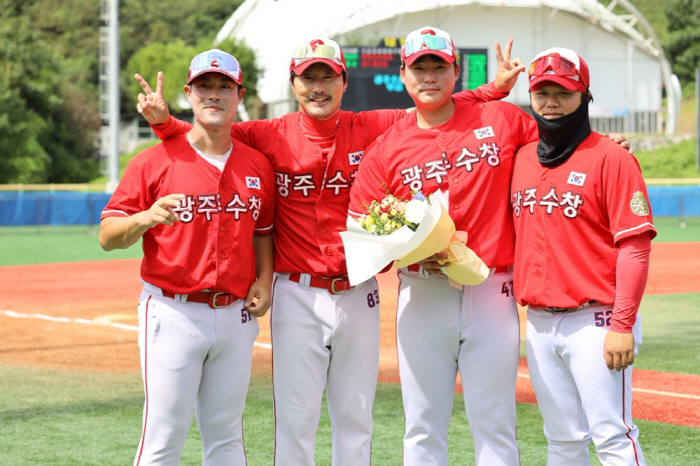 "아버지 닮아서 해결사" 레전드 타자 아들도 뛴다, 광주 수창초 2연속 …