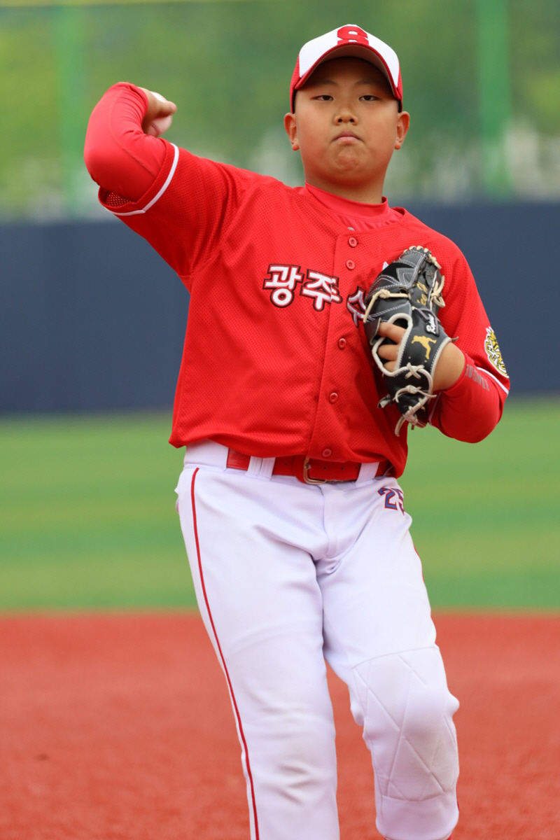 "아버지 닮아서 해결사" 레전드 타자 아들도 뛴다, 광주 수창초 2연속 …