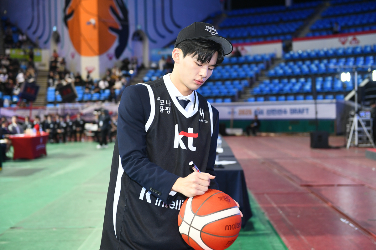 KBL 사상 첫 드래프트 '1순위 형제' 탄생, 문유현 '이변 없이' 정…
