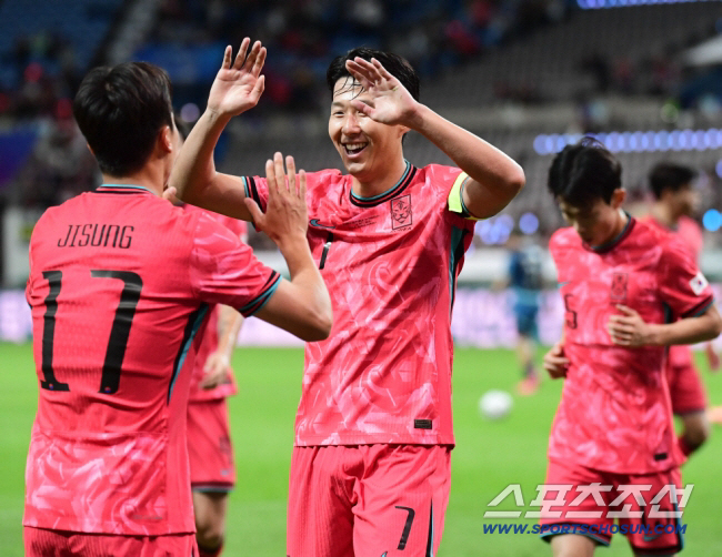 [현장라인업]'손흥민 선봉-이강인 2선-조규성 벤치' 포백 돌아온 홍명보…