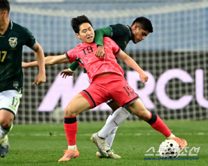 [현장이슈]'위험했던 태클'→'아찔한 벤치 클리어링' 韓 에이스는 역시 이강인, 볼리비아는 LEE 집중견제!