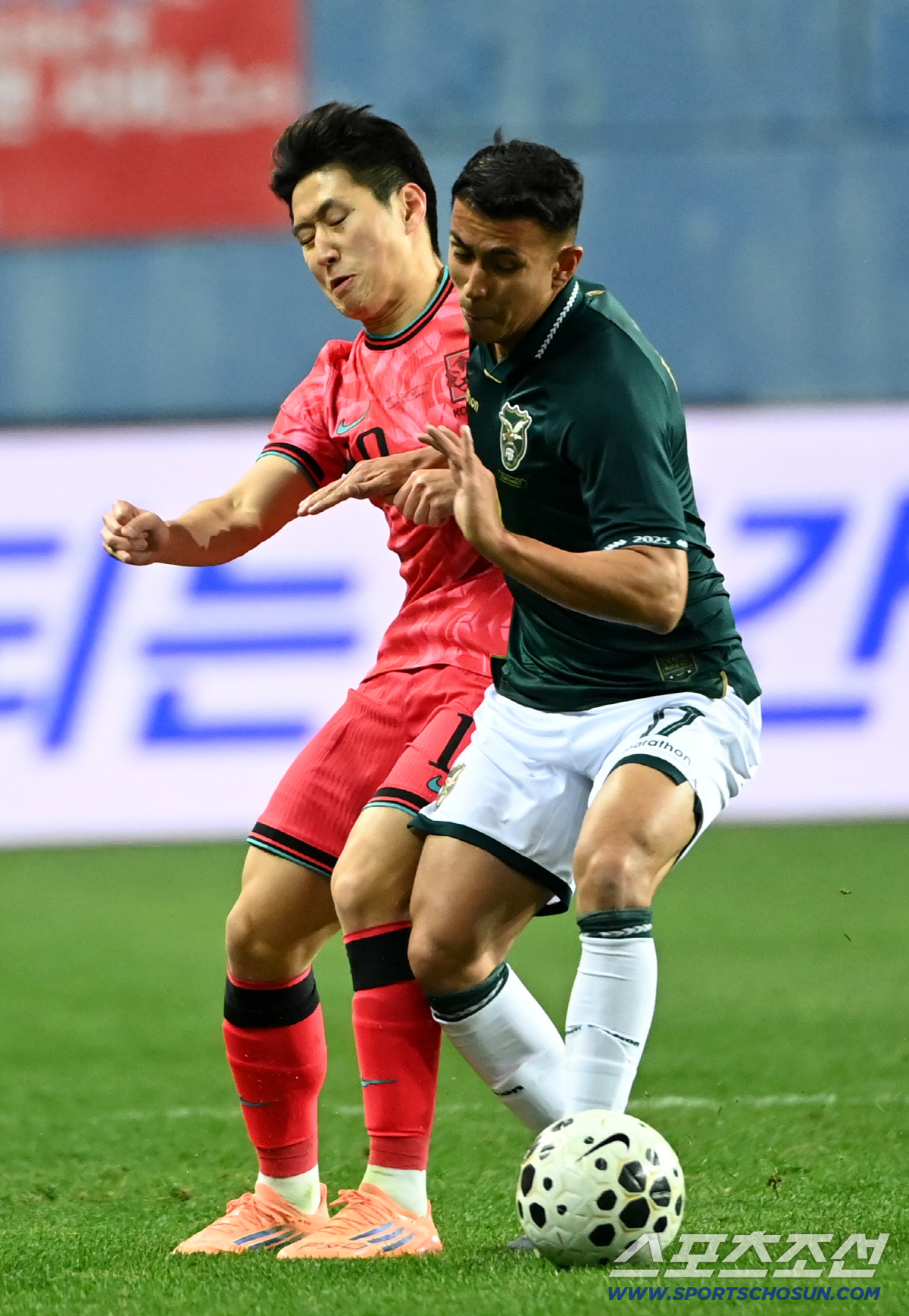 [현장이슈]'위험했던 태클'→'아찔한 벤치 클리어링' 韓 에이스는 역시 …