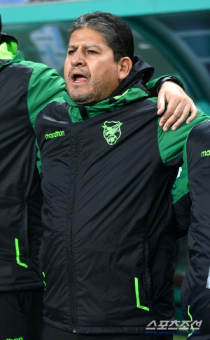 [현장인터뷰]프리킥 한 방에 바뀐 승부, 볼리비아 감독 