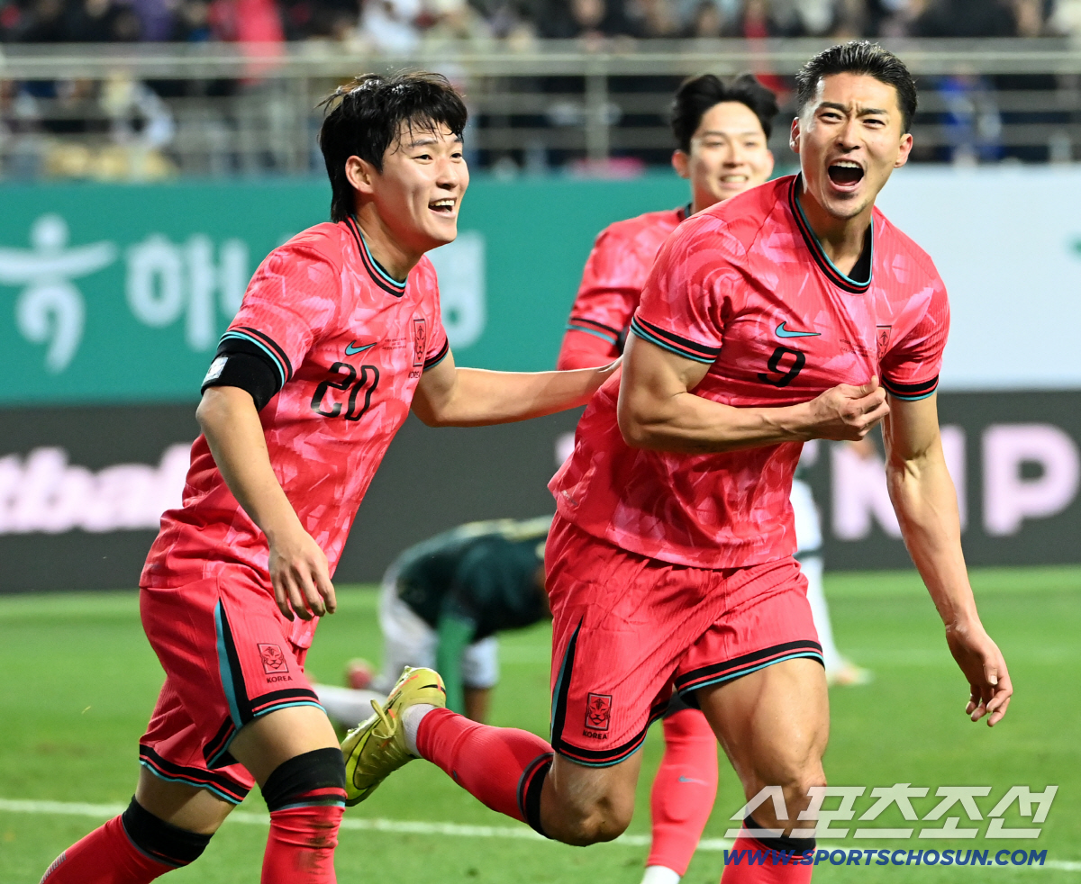 [대전 현장]"규성아,축하해" 인간승리 조규성이 복귀골 넣자 우르르 달려…