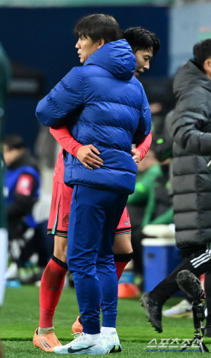 [현장일문일답]결과 내야 할 11월, 첫판은 합격점…홍명보 감독 