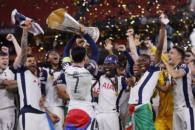 '레전드' 손흥민이 토트넘 골문을 노린다? 英언론 '토트넘, SON의 L…