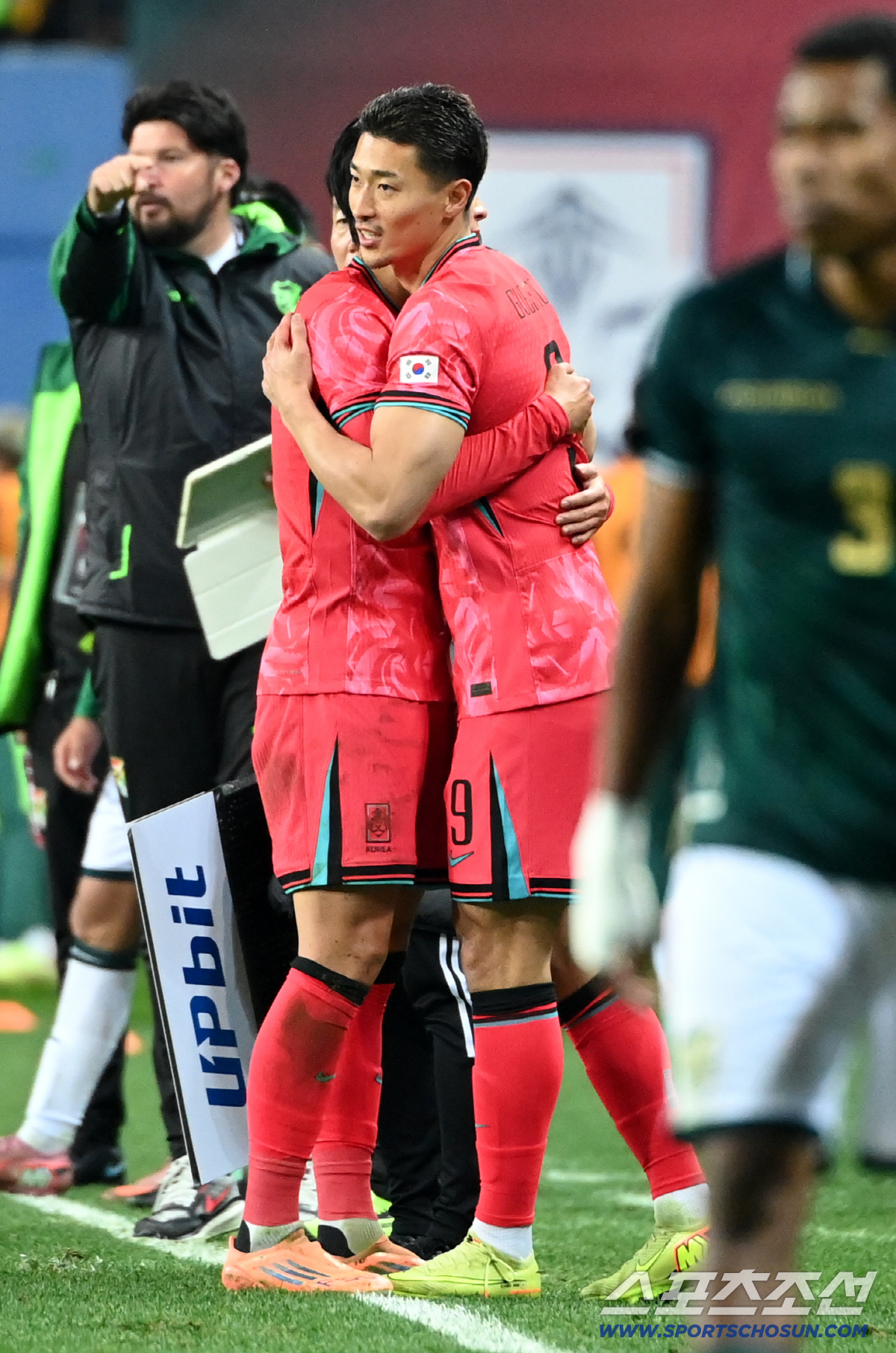 조규성 감격 복귀골! 손흥민 보며 '활짝' 이강인에는 '볼뽀뽀' [대전 …