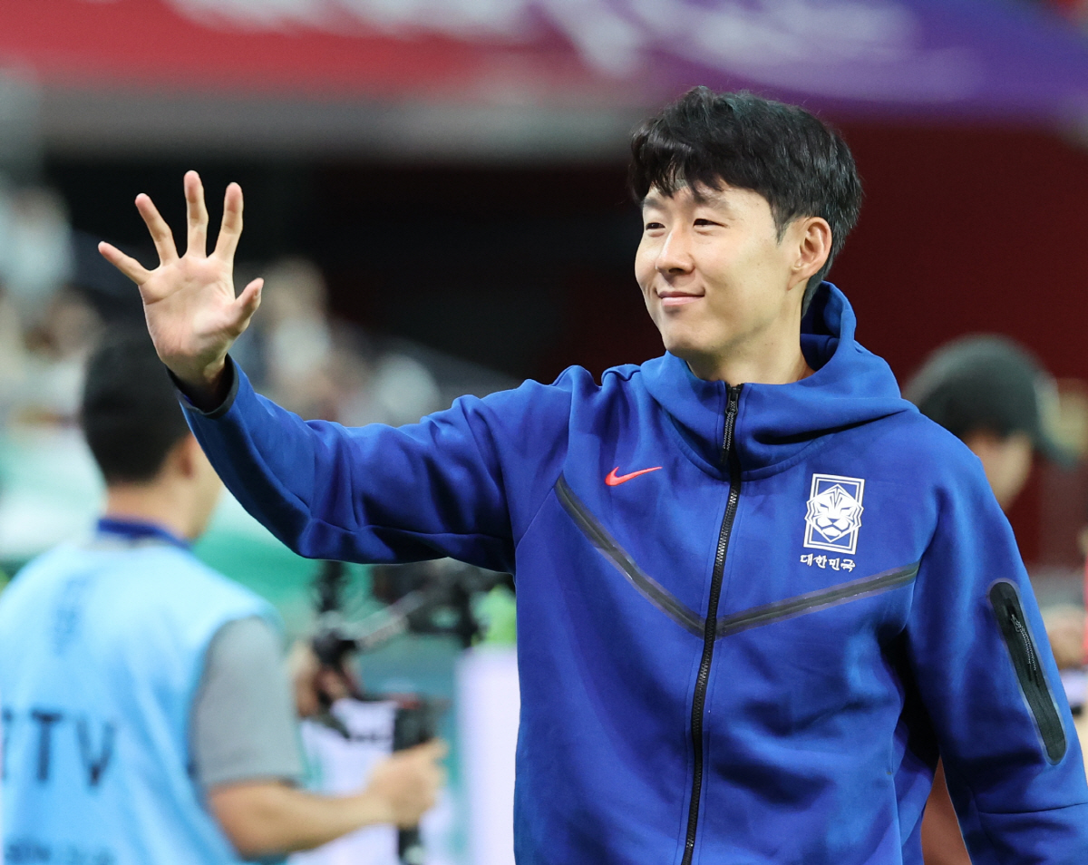 英 독점! "손흥민 나가니 1140억 날아갔다" 재정 타격 극심…"亞 레…