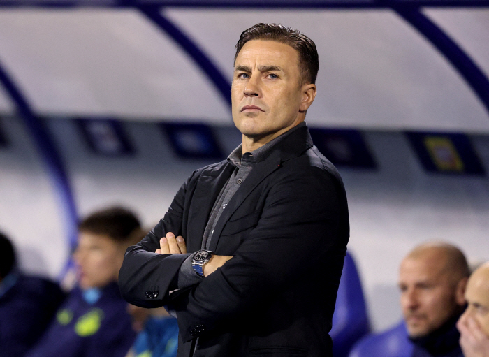 "우즈벡 美쳤다" 이집트의 왕 살라 무너뜨렸다→'2-0 완승' 칸나바로, 대이변 연출