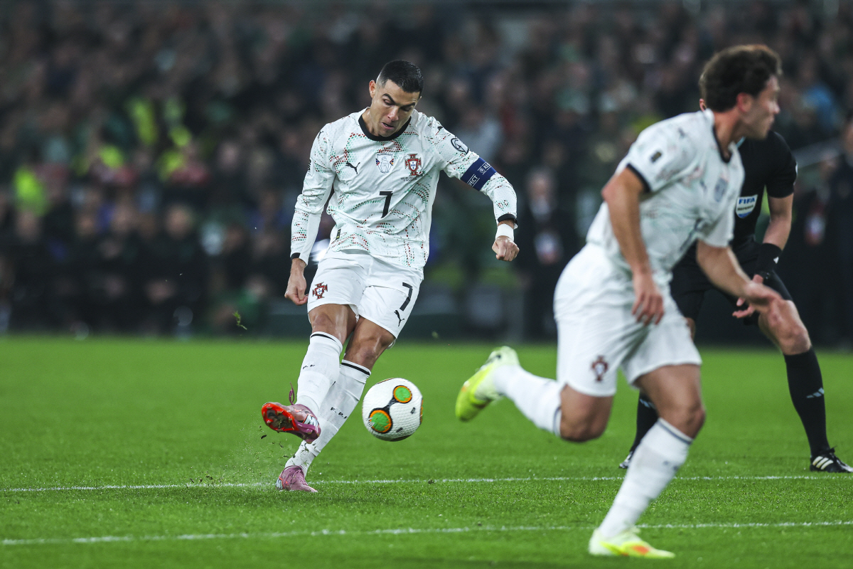 '포르투갈 언론까지 등돌렸는데' 정작 FIFA는 특혜? BBC '팔꿈치 …