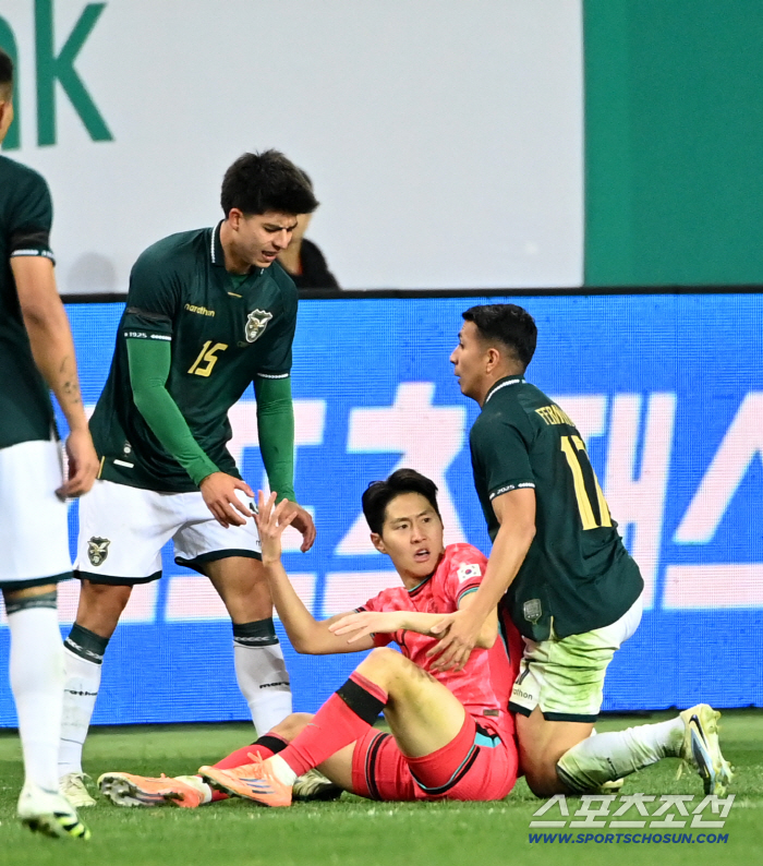 '볼리비아 집중 견제→아찔한 태클 해탈' 누구보다 잘하고 싶었던 이강인, 고개 푹 숙인 채 경기장 OUT[현장에서]