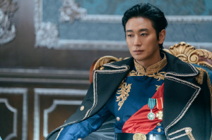 [공식]주지훈 제복에 나치 훈장?..'재혼황후' 제작사, 잘못 인정 