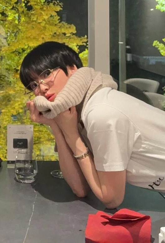 송혜교, 확 짧아진 머리..쇼트커트 변신 '보이시 매력'