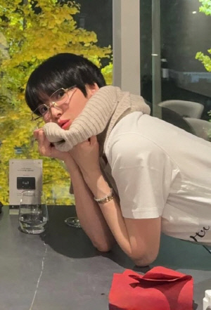 송혜교, 확 짧아진 머리..쇼트커트 변신 '보이시 매력'