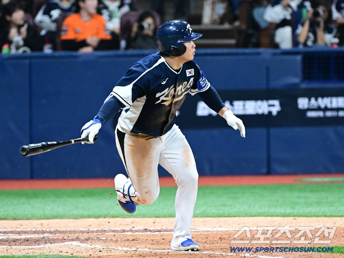 한국은 되는데 MLB가 안된다니... 문현빈 오심에 도쿄돔 첫 안타 억울…