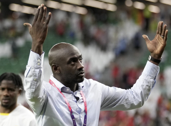 '사무라이 블루'에 푹 빠졌다...가나 감독, 자국 선수 발목 박살 낸 …