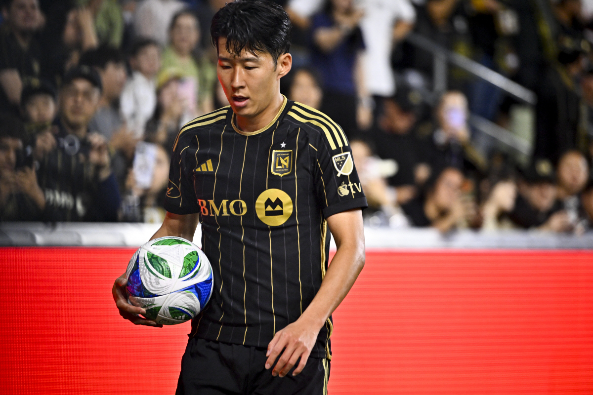 토트넘 유력 소식통 폭로! "LA FC 헌신 중" 손흥민, 토트넘과 적으…