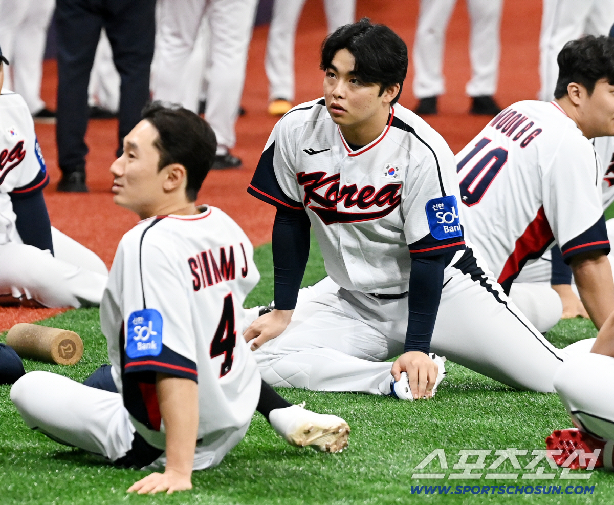 혼자 3안타. 일본 수비 흔든 2루타까지. 신민재 WBC 톱타자 예약 "…