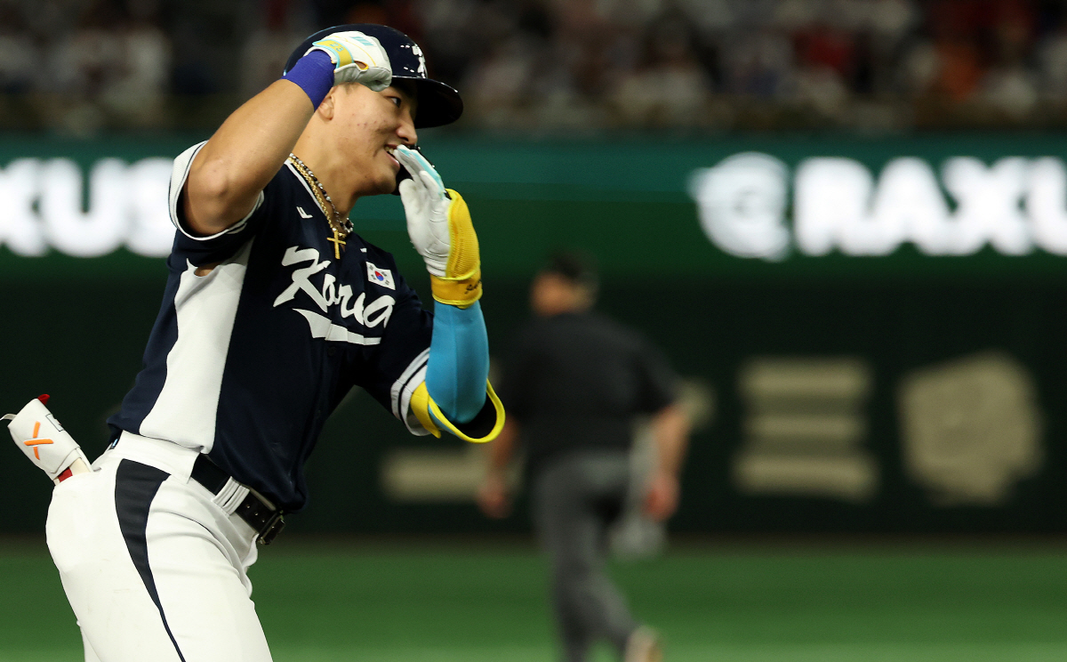 "적응 못할정도는 아니다." 177.8km 총알 홈런 안현민의 파워 "일…