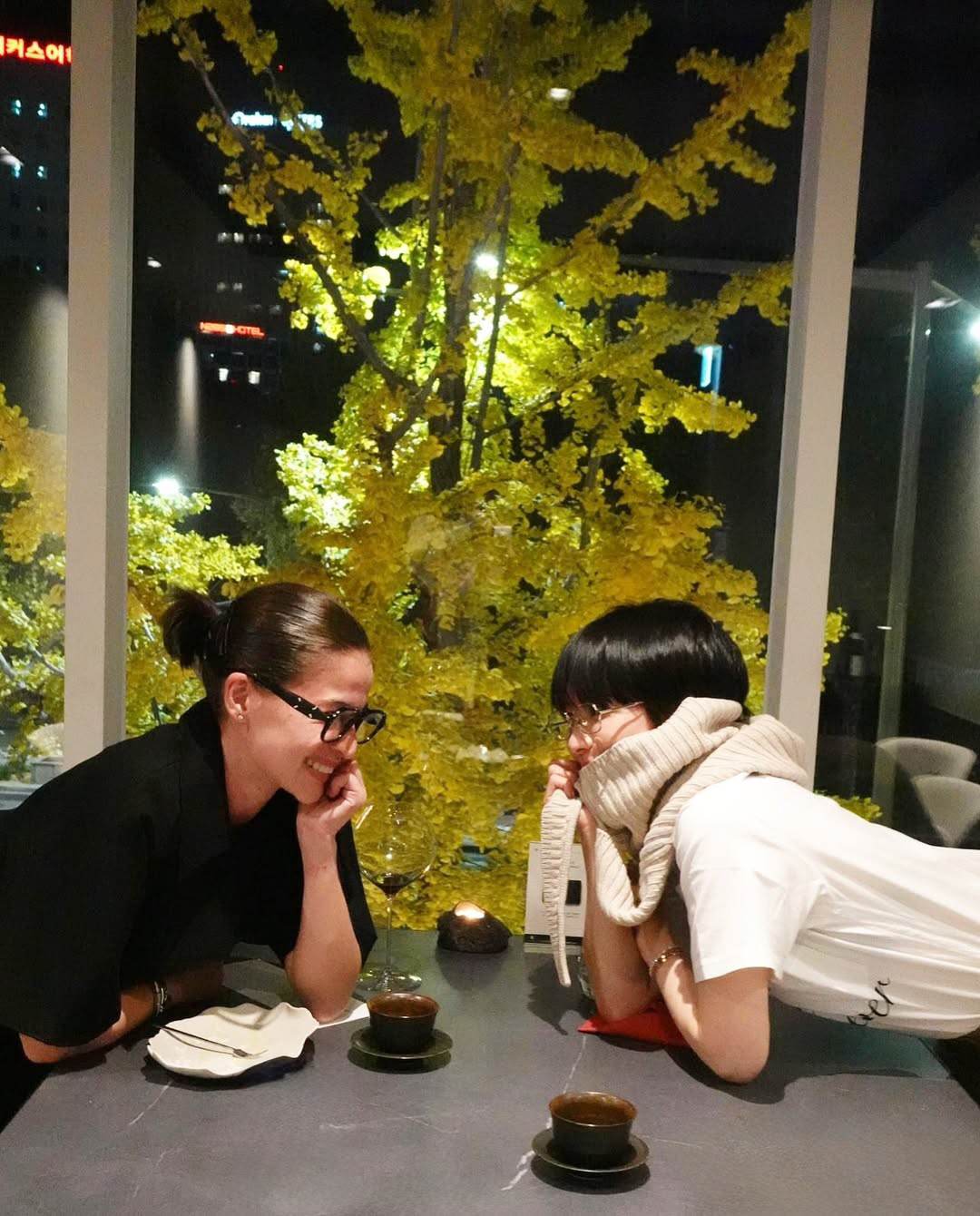 [SCin스타] 귀까지 과감하게 팠다..'보이시' 송혜교, 쇼트커트 업그…