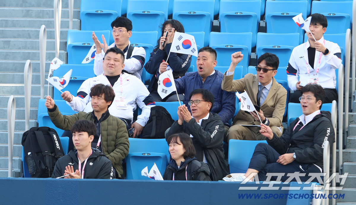 "데플림픽金 목표" 청각장애 테니스★이덕희,男단식1회전 가볍게 승리[도쿄…