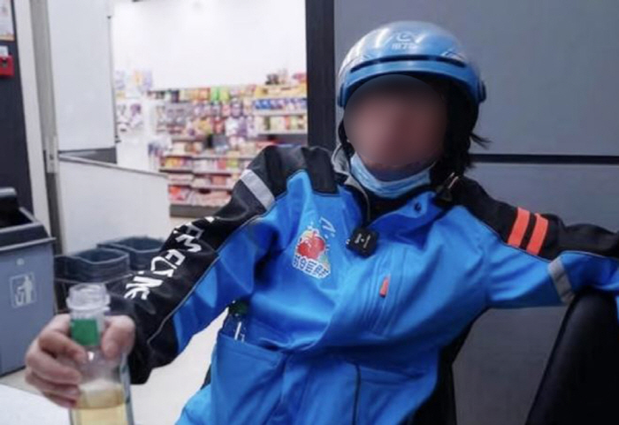 "7년간 부부관계 7번, 명품 수두룩"…월급 줄자 미모의 아내는 떠났다