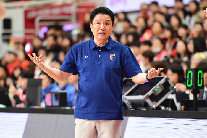 [현장인터뷰]유도훈 정관장 감독 "상대 양준석 수비 중요" vs 조상현 LG 감독 "타마요가 잘 풀어줘야 한다"