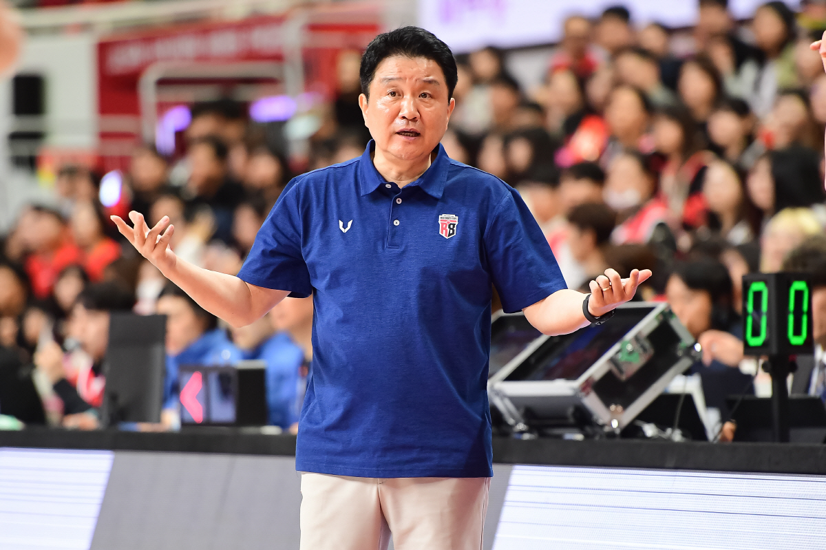 [현장인터뷰]유도훈 정관장 감독 "상대 양준석 수비 중요" vs 조상현 …