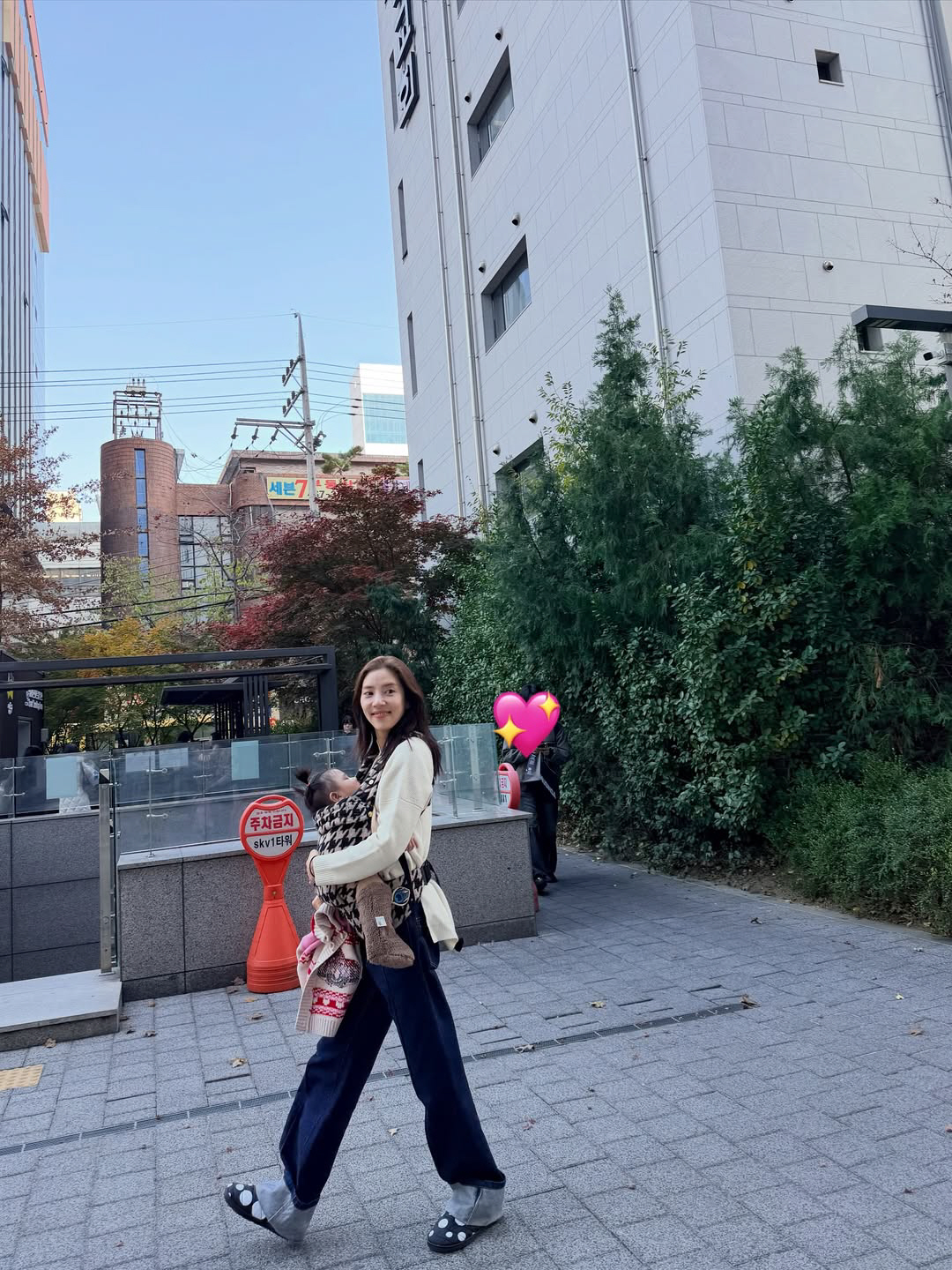 손담비, 주말 독박 육아도 행복한 7개월차 엄마...母에 폭 안긴 '아기…