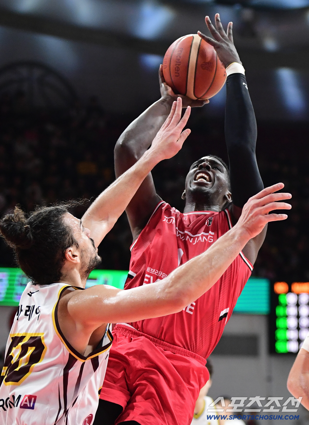 [현장리뷰]"광란의 3쿼터!" 칼 타마요→아셈 마레이 48득점 폭발…창원…