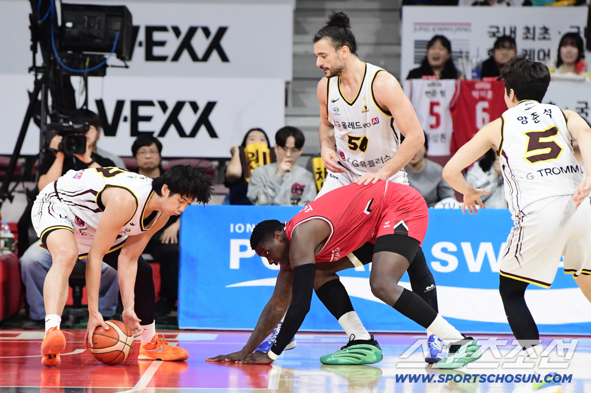 [현장리뷰]"광란의 3쿼터!" 칼 타마요→아셈 마레이 48득점 폭발…창원…