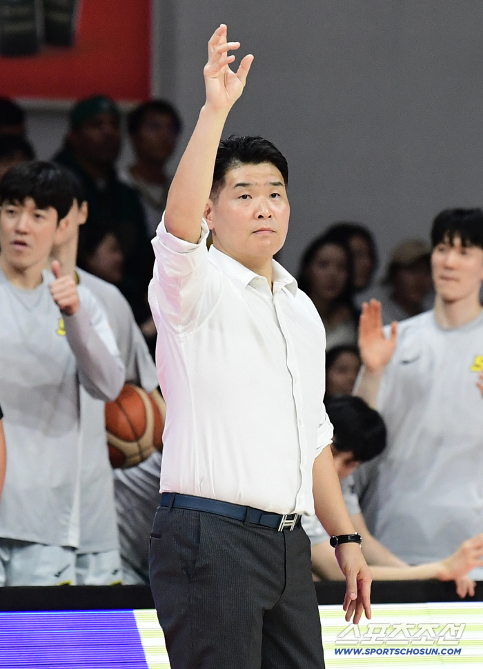 [현장인터뷰]'부상→빡빡한 일정 속에서도 이겼다' 조상현 LG 감독의 미소 "무슨 말로 칭찬해야 할지…"