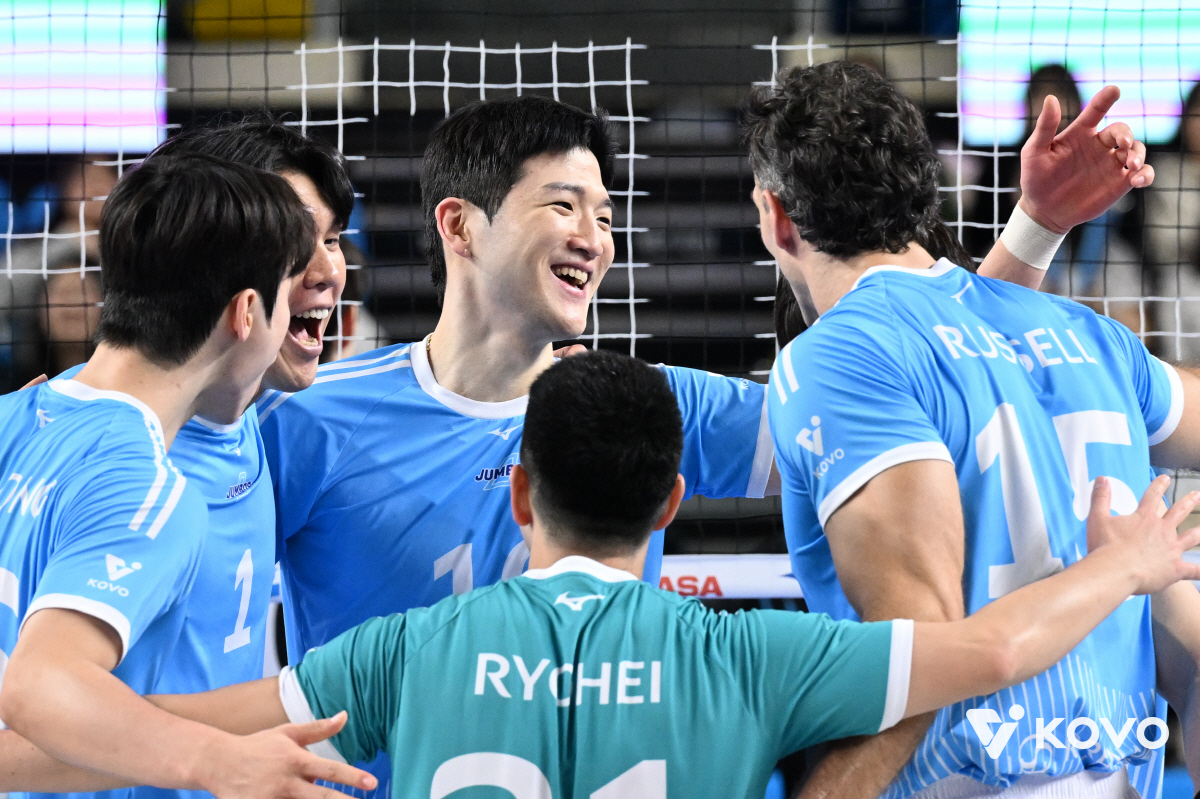 '사과하다 황당 범실' 진땀 5연승+1위 탈환, 정지석 미쳤다…대한항공,…