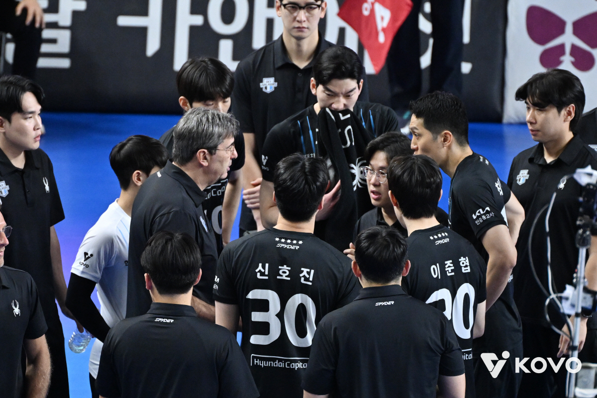 '사과하다 황당 범실' 진땀 5연승+1위 탈환, 정지석 미쳤다…대한항공,…