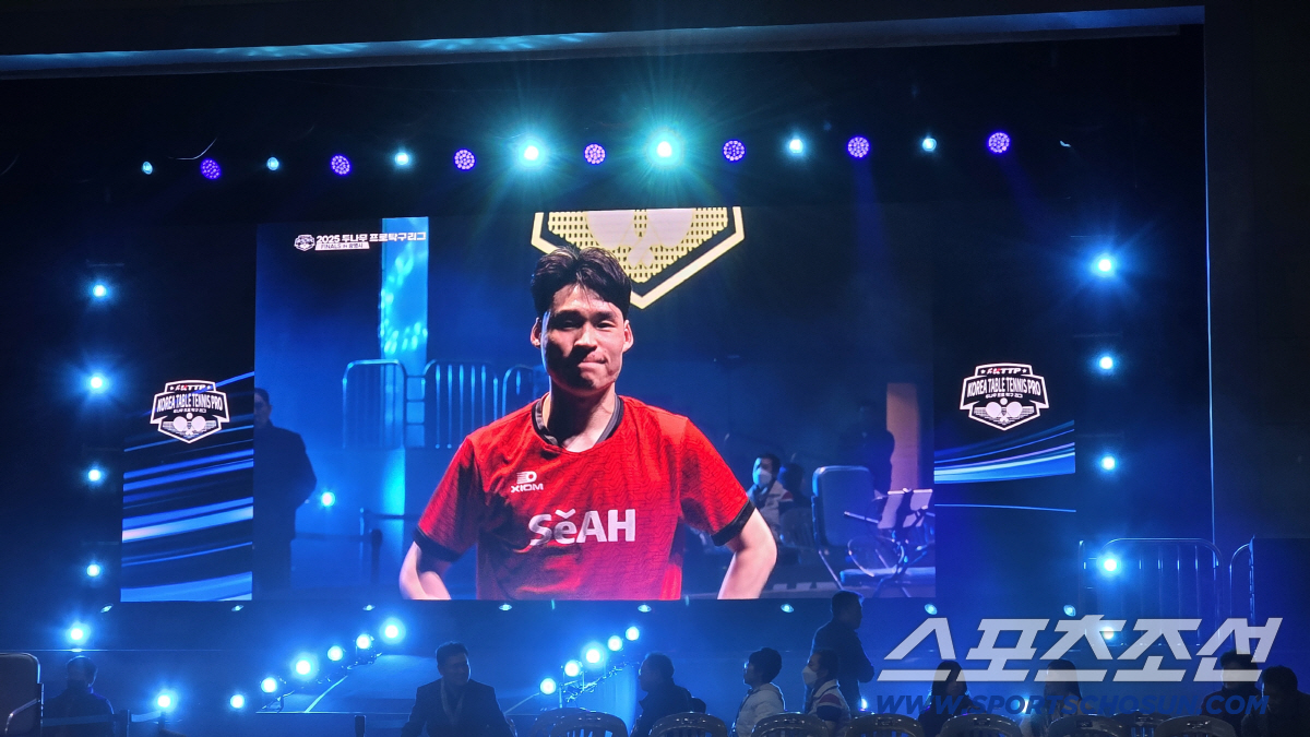 "압도적 에이스,짜릿한 상의탈의!" 장우진,프로탁구리그 男단식 초대 챔피…