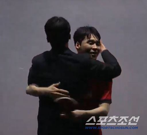 "압도적 에이스,짜릿한 상의탈의!" 장우진,프로탁구리그 男단식 초대 챔피…