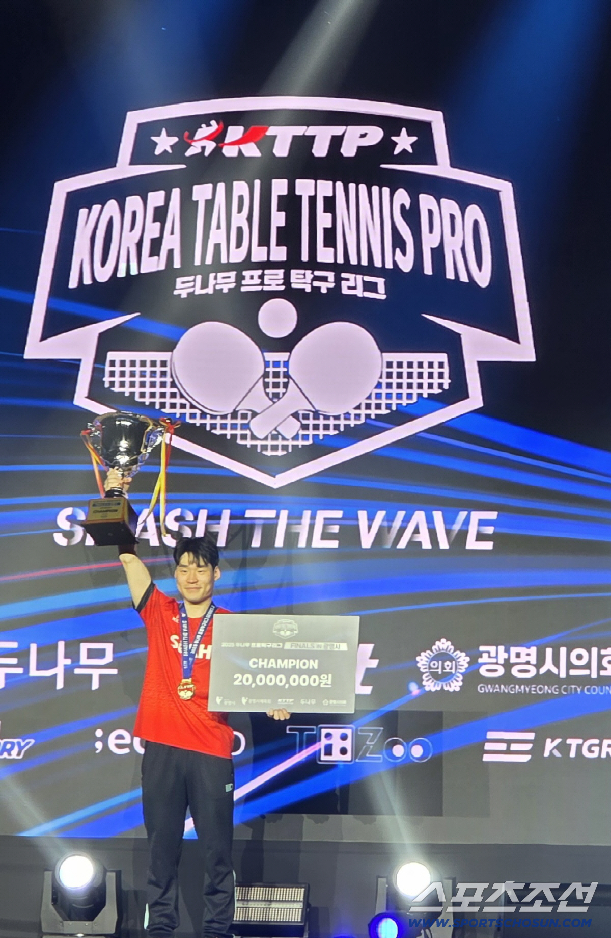 "압도적 에이스,짜릿한 상의탈의!" 장우진,프로탁구리그 男단식 초대 챔피…