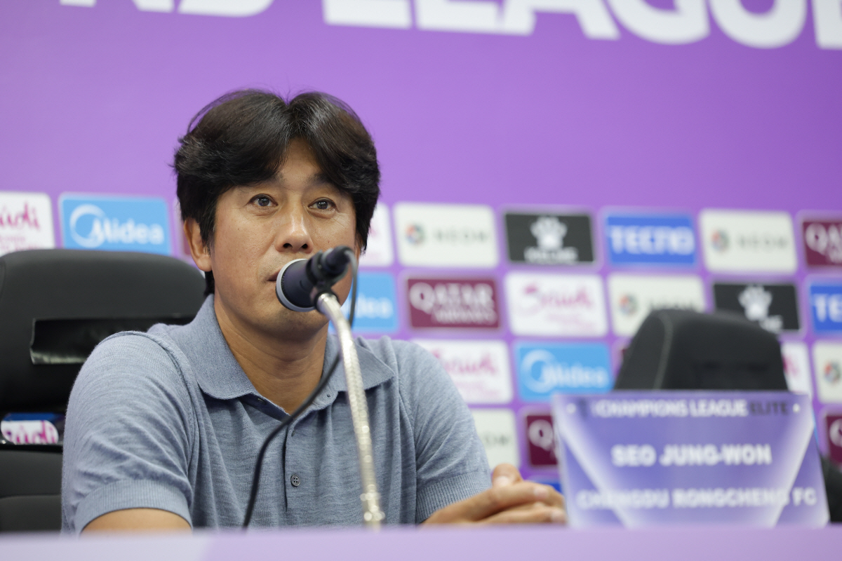 그렇게 물고 뜯던 청두, 결국 두손 들었다! 서정원 붙잡기 시도…"재계약…