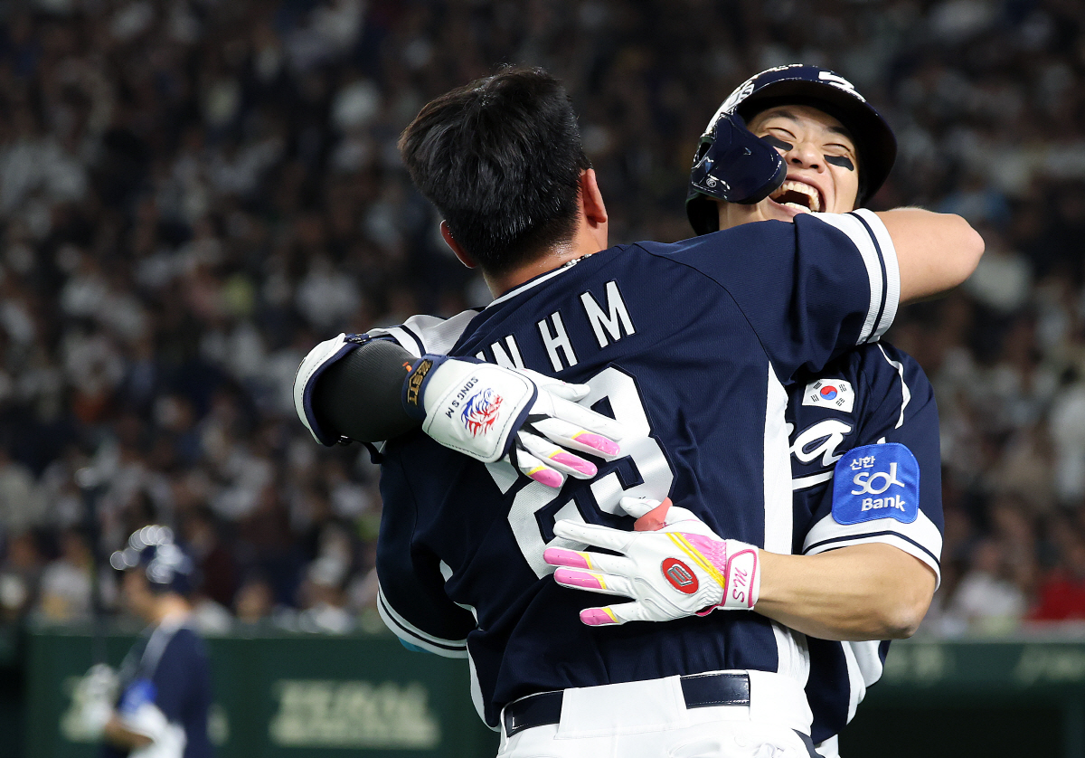 무안타 노시환 빼고 한동희 4번 등장. 포수 최재훈이 정우주 이끈다[도쿄…