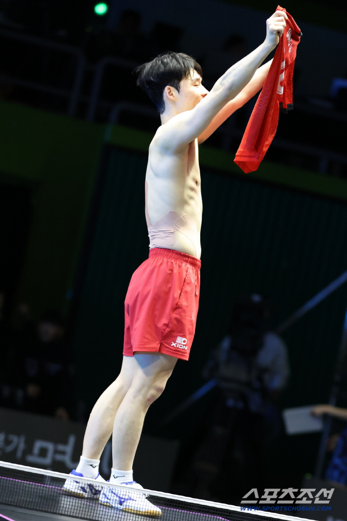 '상의탈의 팬서비스'장우진의 러브콜"프로탁구,부러우면 들어오라...자신감,근성 높이는데 큰 도움"[프로탁구 파이널 우승 인터뷰]