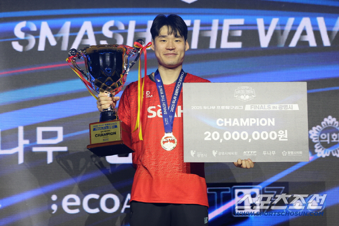 '상의탈의 팬서비스'장우진의 러브콜"프로탁구,부러우면 들어오라...자신감…