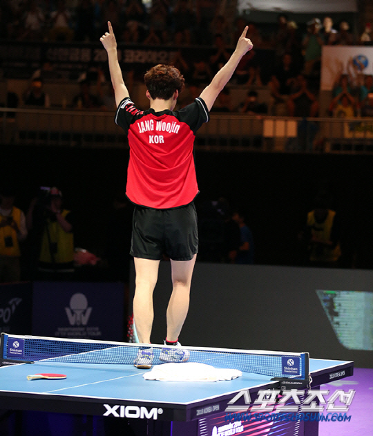 '상의탈의 팬서비스'장우진의 러브콜"프로탁구,부러우면 들어오라...자신감…