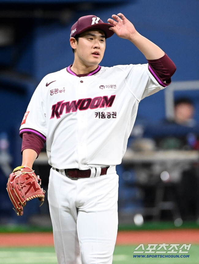 데뷔전 승리 뒤, 논란의 122구 투혼...1순위 특급 신인, 눈물의 루…