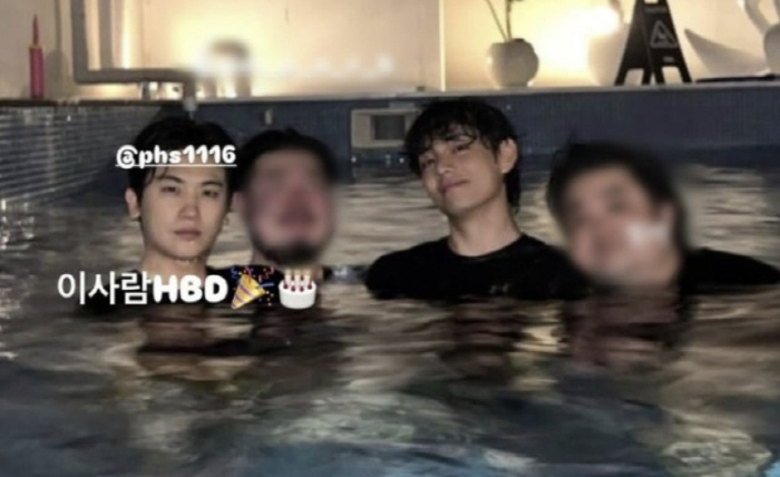 ‘우가팸’ 뷔, 박형식 생일 인증…수영장 사진 한 장으로 보여준 남다른 …