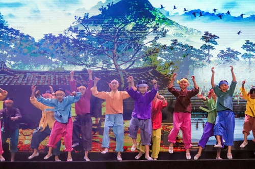 밀양아리랑예술단, 한국·베트남 우정 축제서 '날 좀 보소' 공연